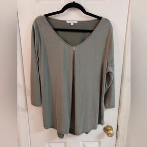 Green Envelope Light Olive Green V-Neck 3/4 Sleeves Shirt in Size 1X